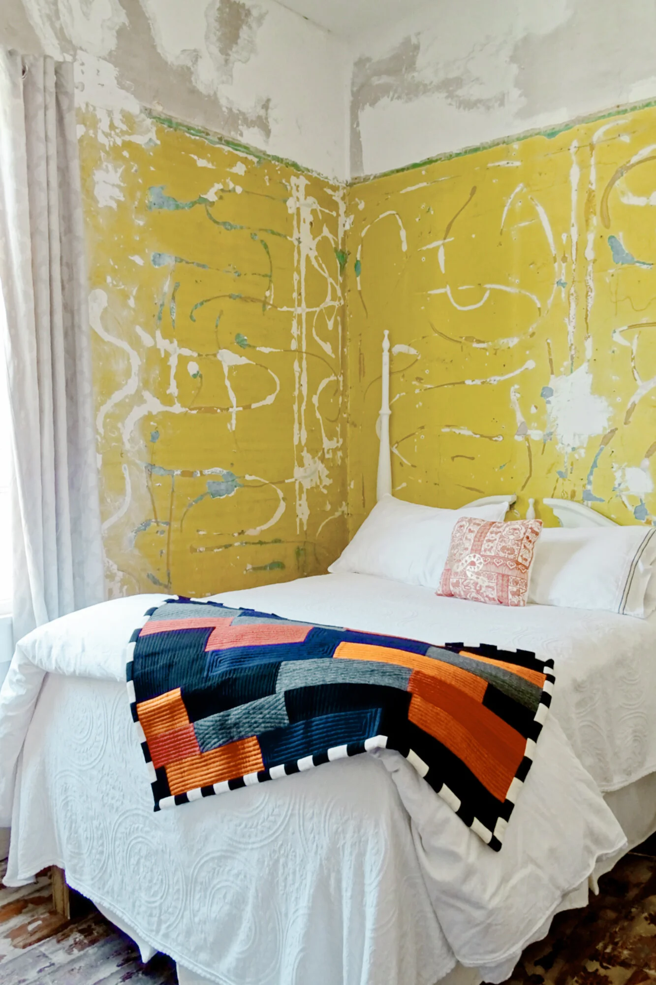rattlesnake cushion + oranges quilt