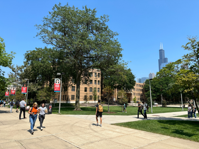 UIC Chicago Students on Campus