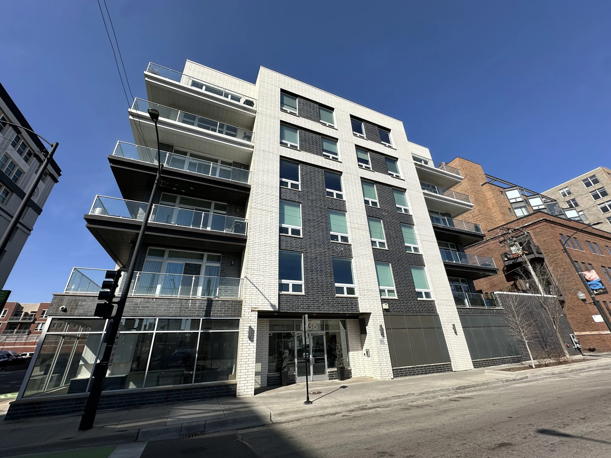 Luxury 3 Bed / 2.5 Bath Corner Unit in the West Loop