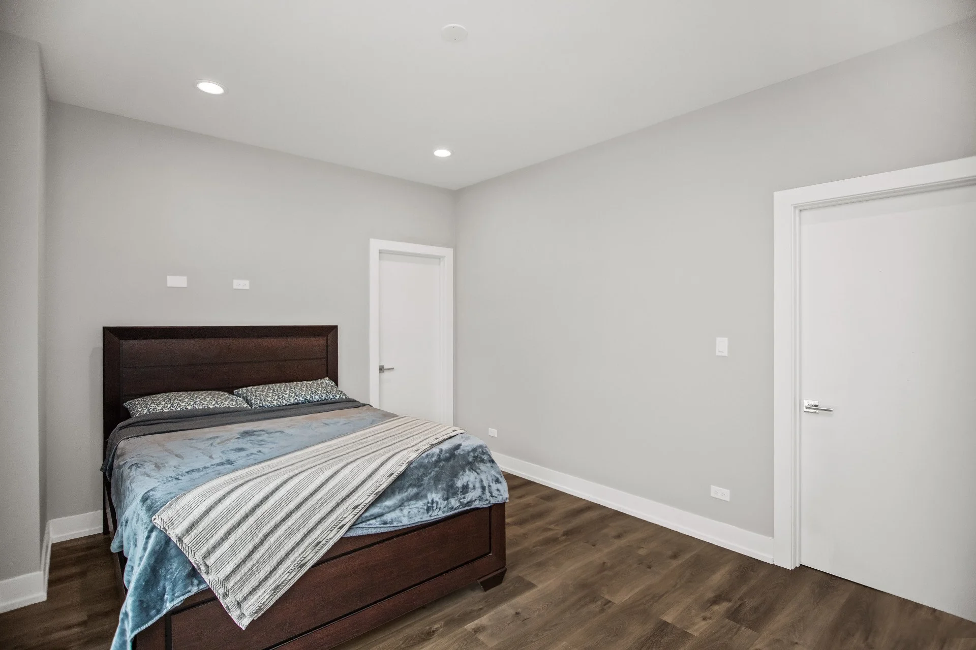 012_hdr_masterbed2.jpg