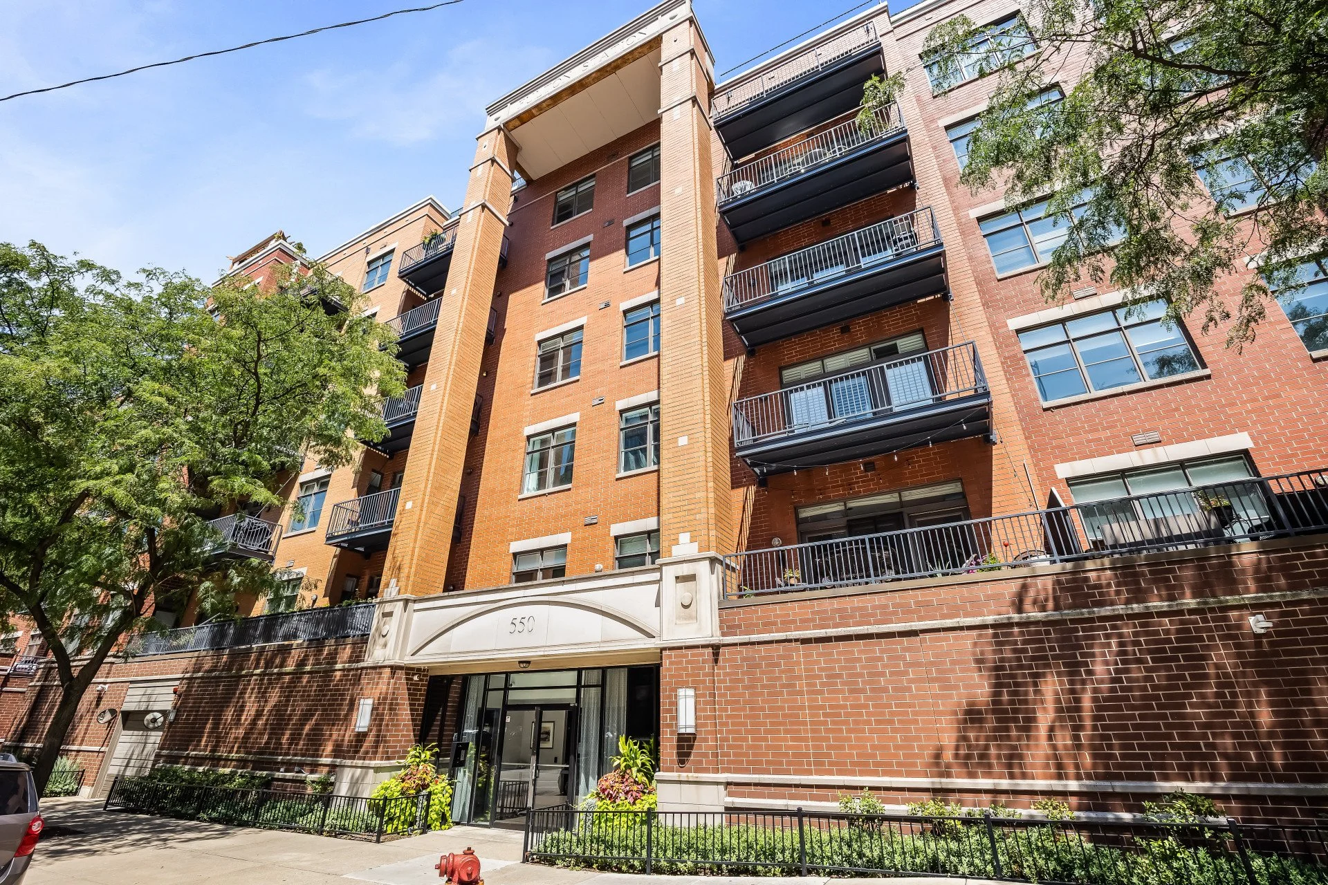 Exceptional 1 Bed / 1.5 Bath Condo in Fulton Market