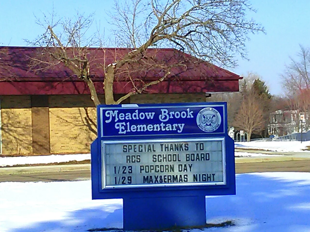 The Linda Rea Team Makes Monetary Donation To Meadow Brook Elementary School