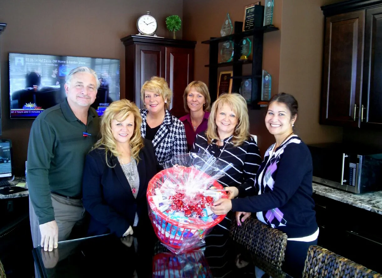 The Linda Rea Team Donates to Hope Hospitality and Warming Center in Pontiac
