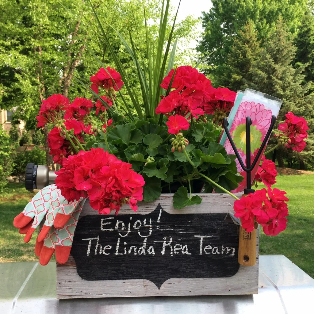 The Linda Rea Team Donates Garden Basket for Habitat for Humanity Fundraiser!