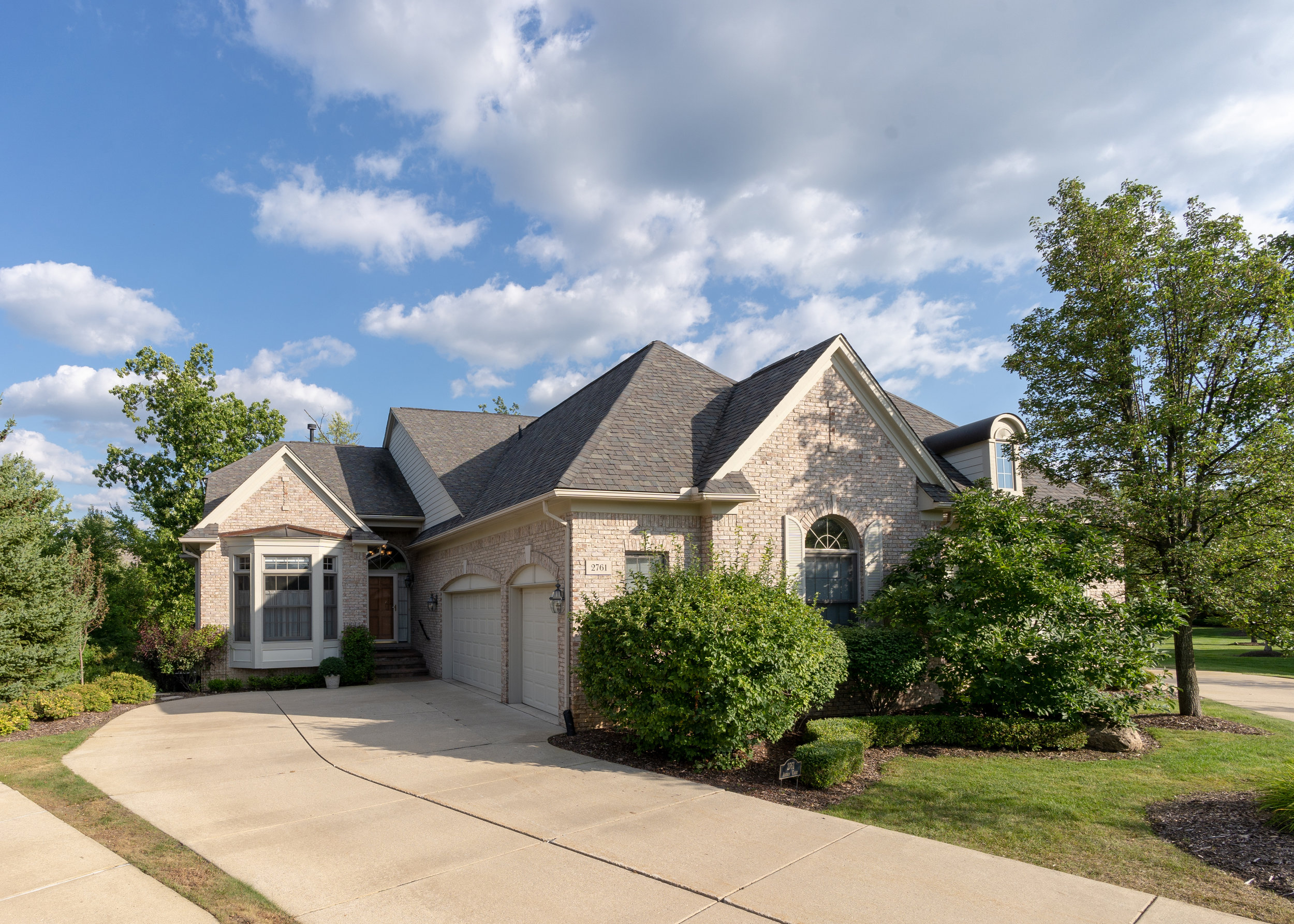 The Linda Rea Team - 2761 Antrim CT Rochester Hills