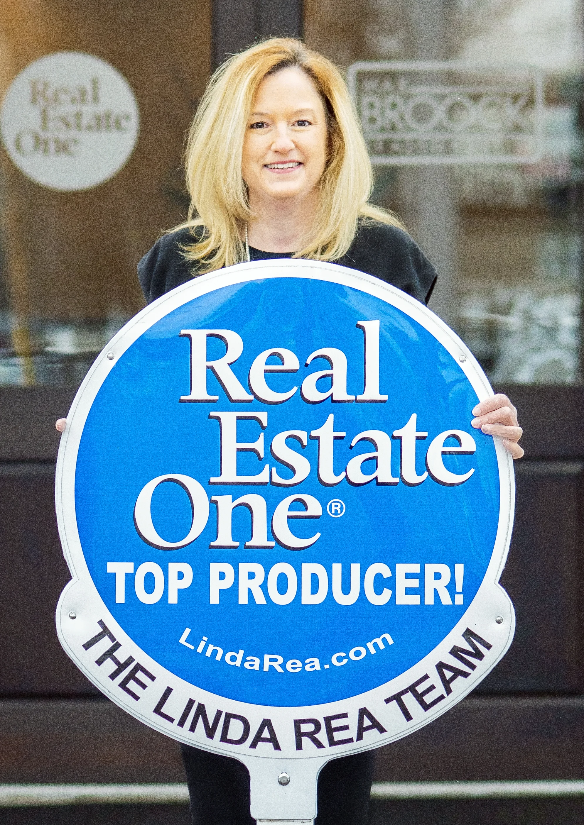LindaReaTeamBlueSign_Shelley_01CROP.jpg