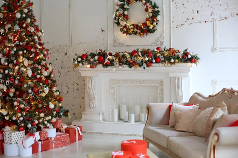 Holiday Wreath &amp; Mantle DIY