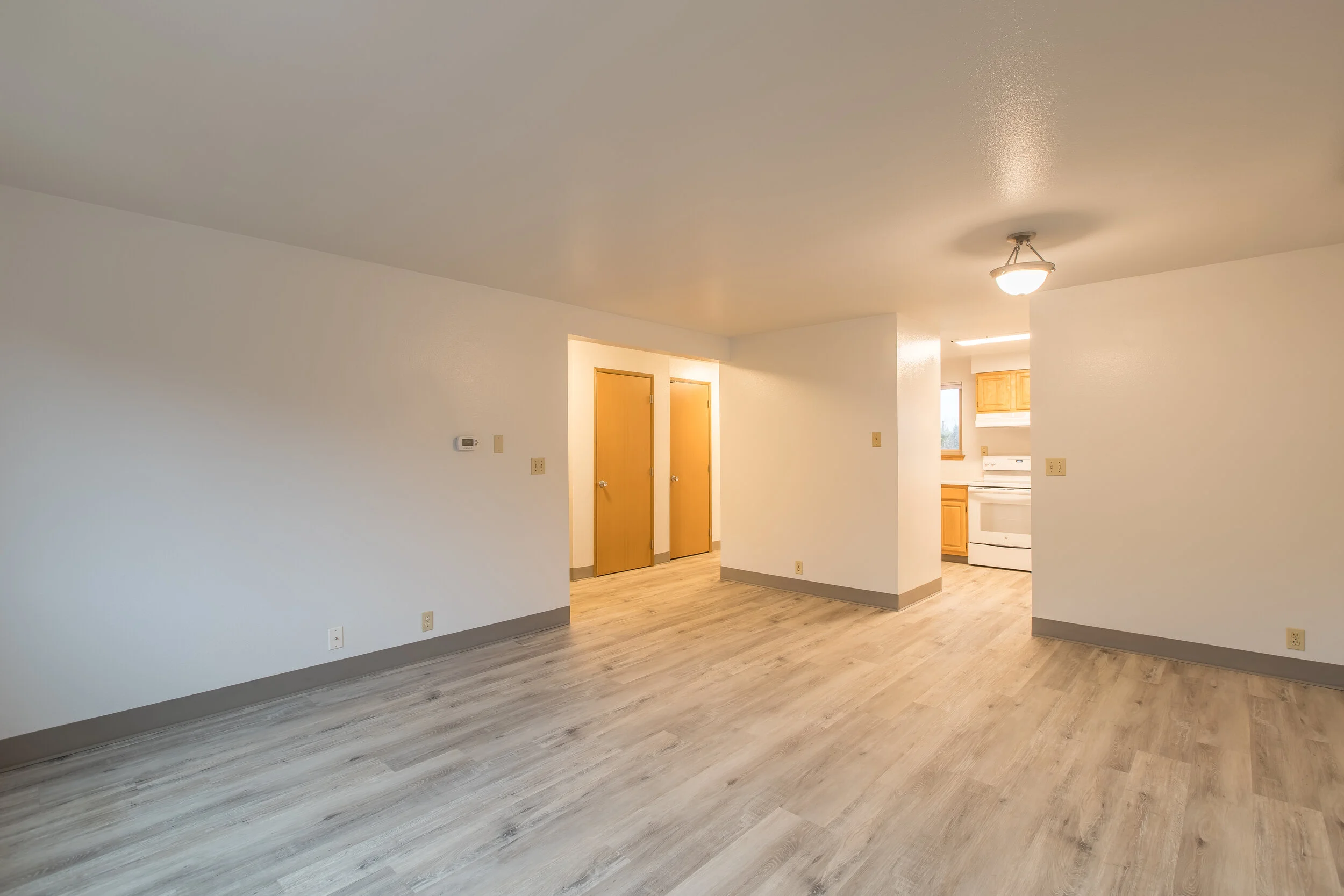 Cole Manor 2bdrm-3.JPG