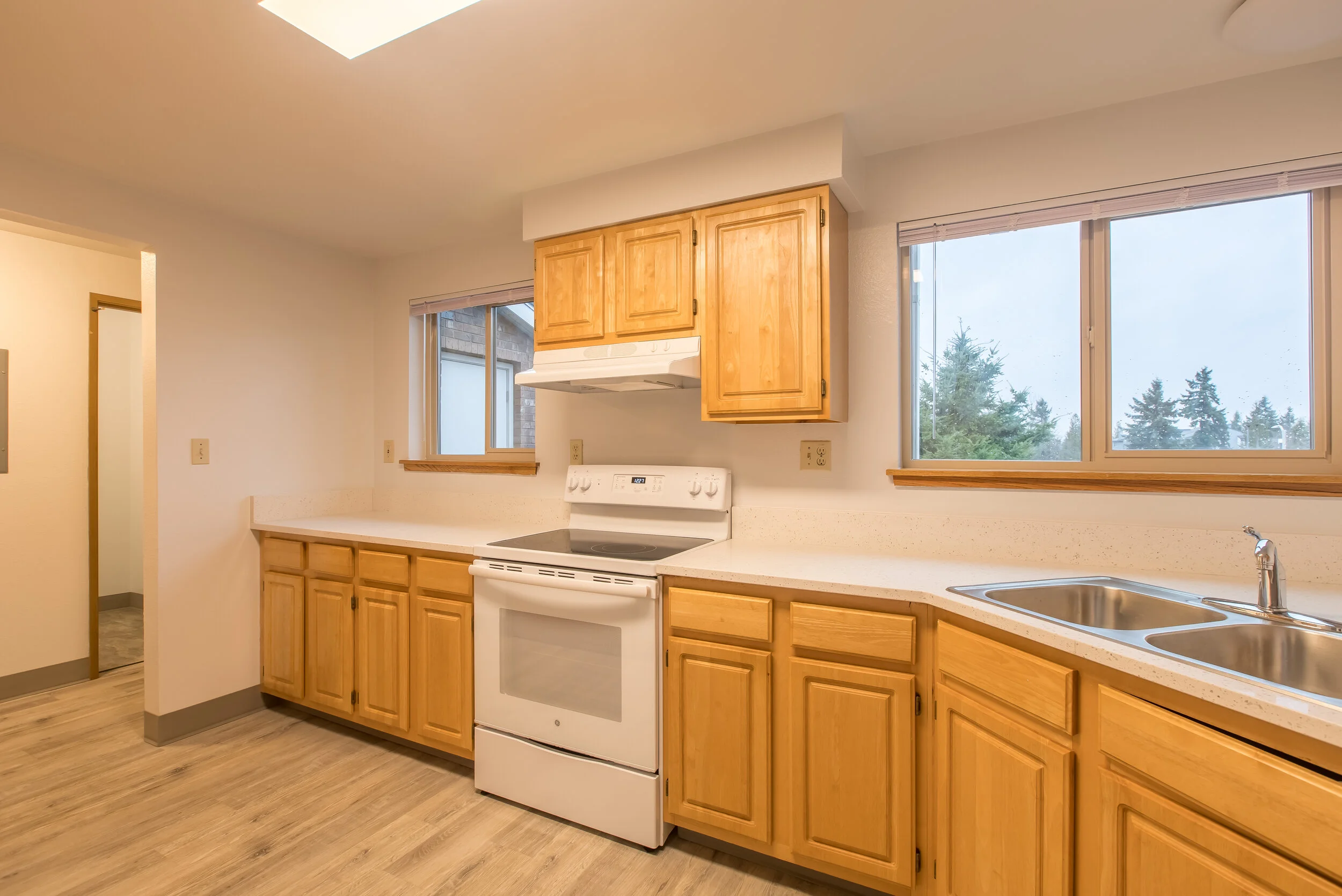 Cole Manor 2bdrm-4.JPG