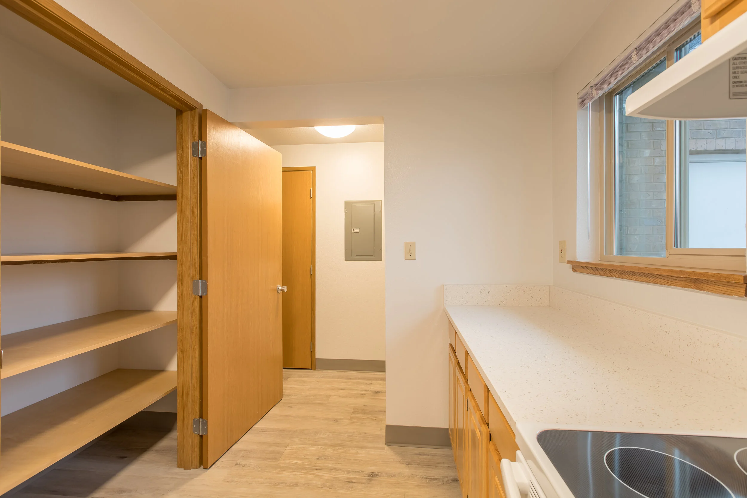 Cole Manor 2bdrm-6.JPG