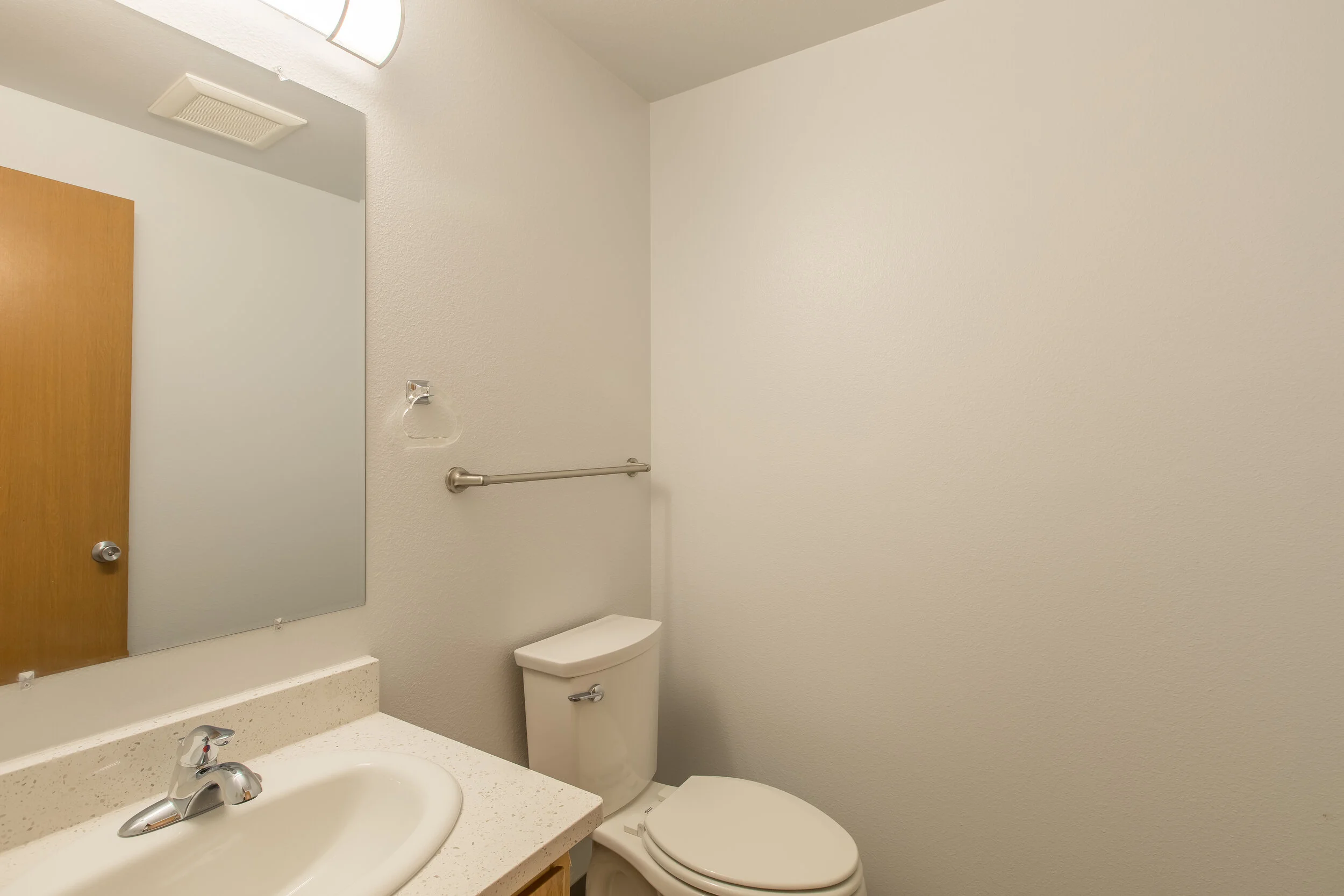 Cole Manor 2bdrm-7.JPG