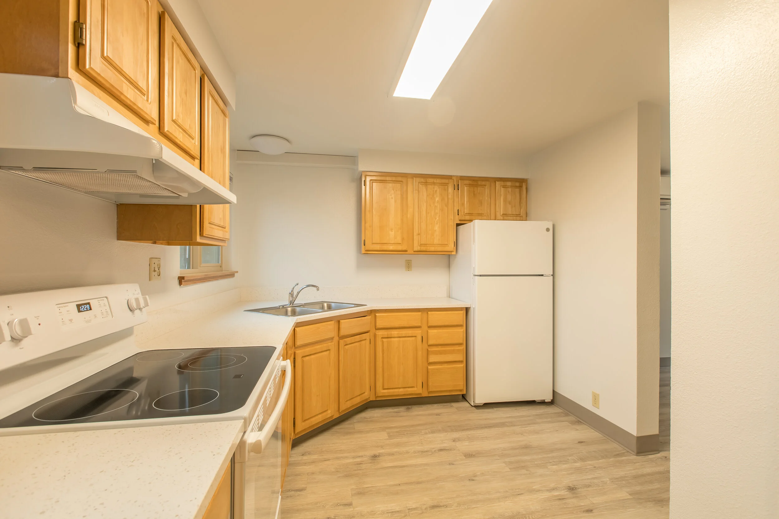 Cole Manor 2bdrm-5.JPG