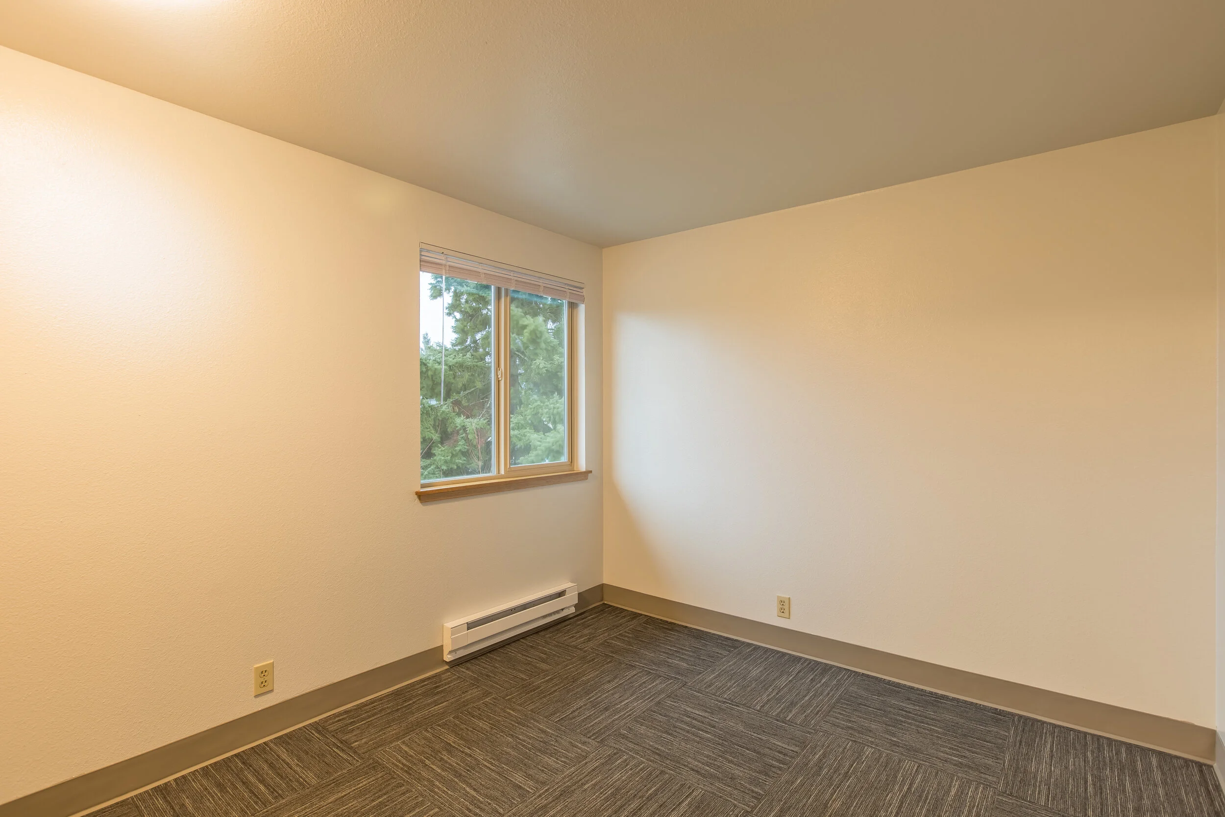 Cole Manor 2bdrm-8.JPG