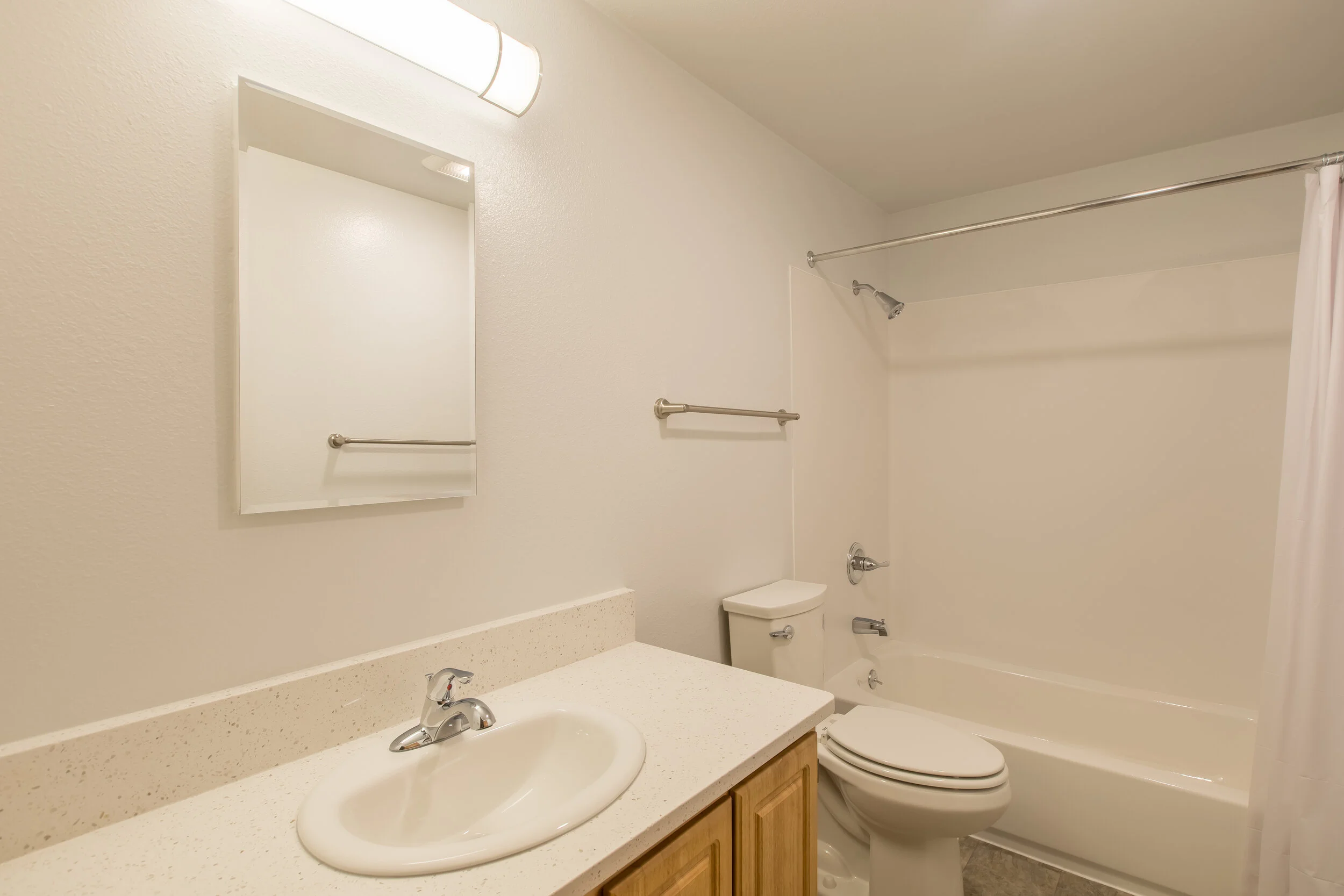 Cole Manor 2bdrm-10.JPG