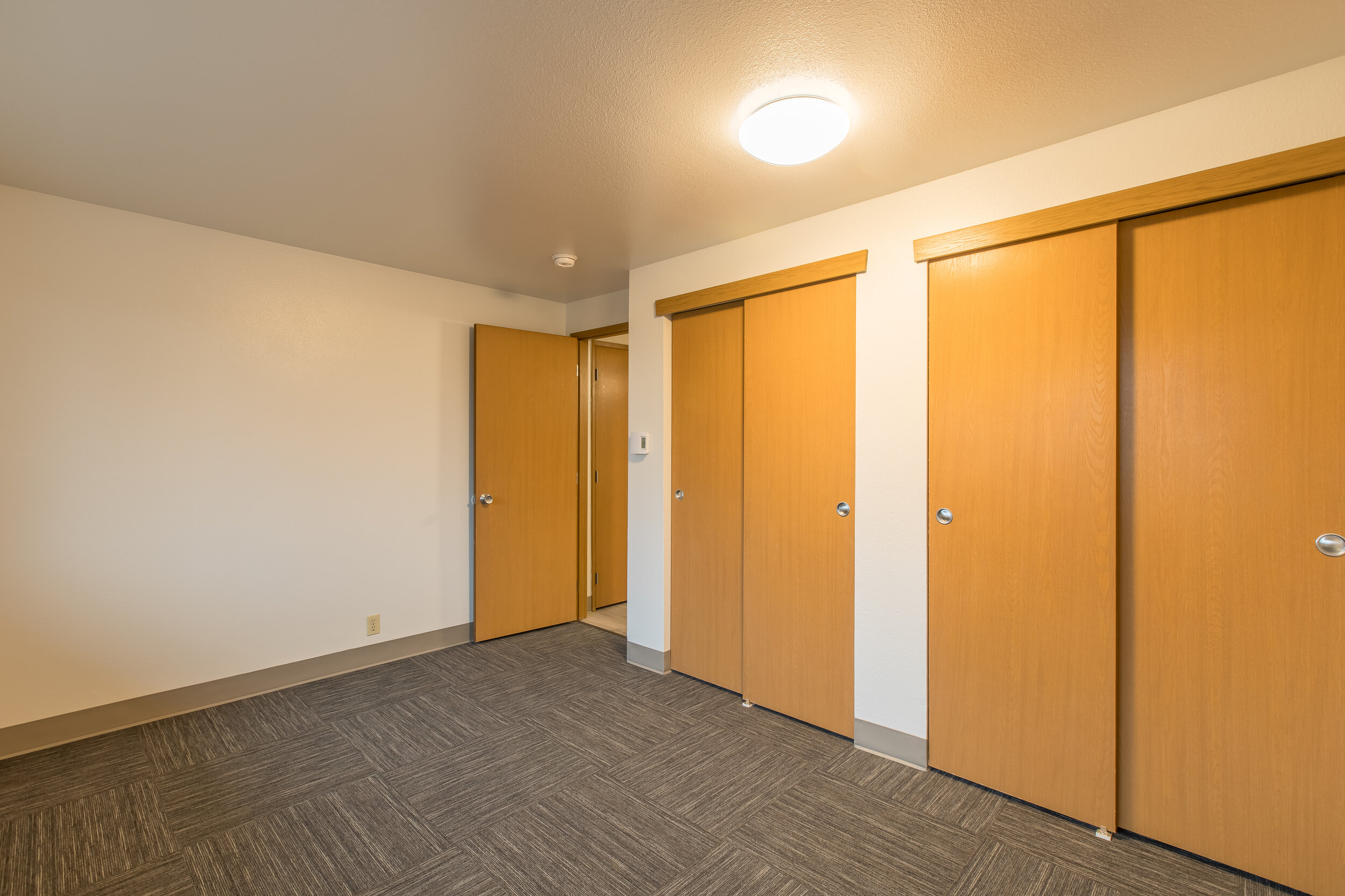 Cole Manor 2bdrm-12.JPG