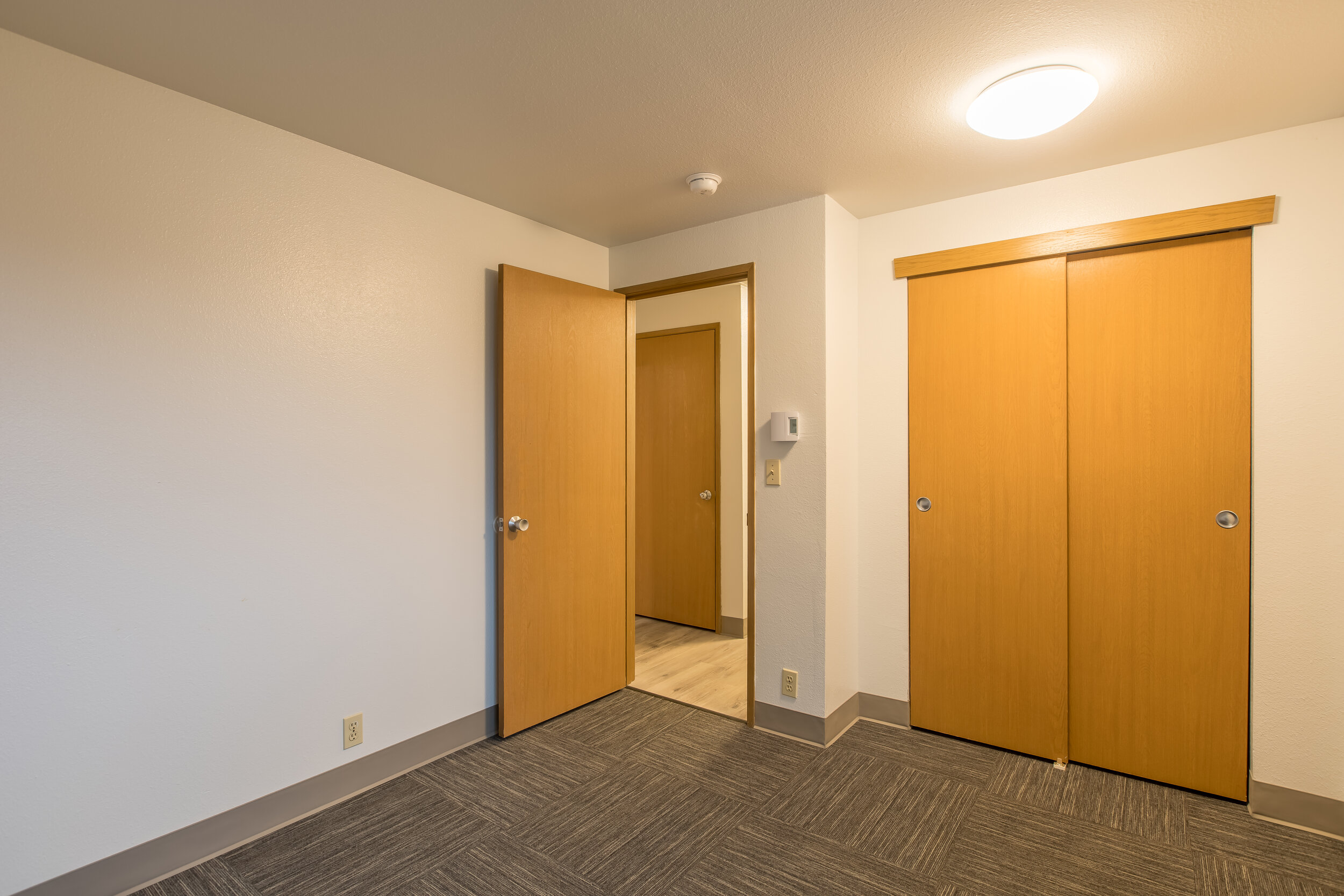 Cole Manor 2bdrm-9.JPG