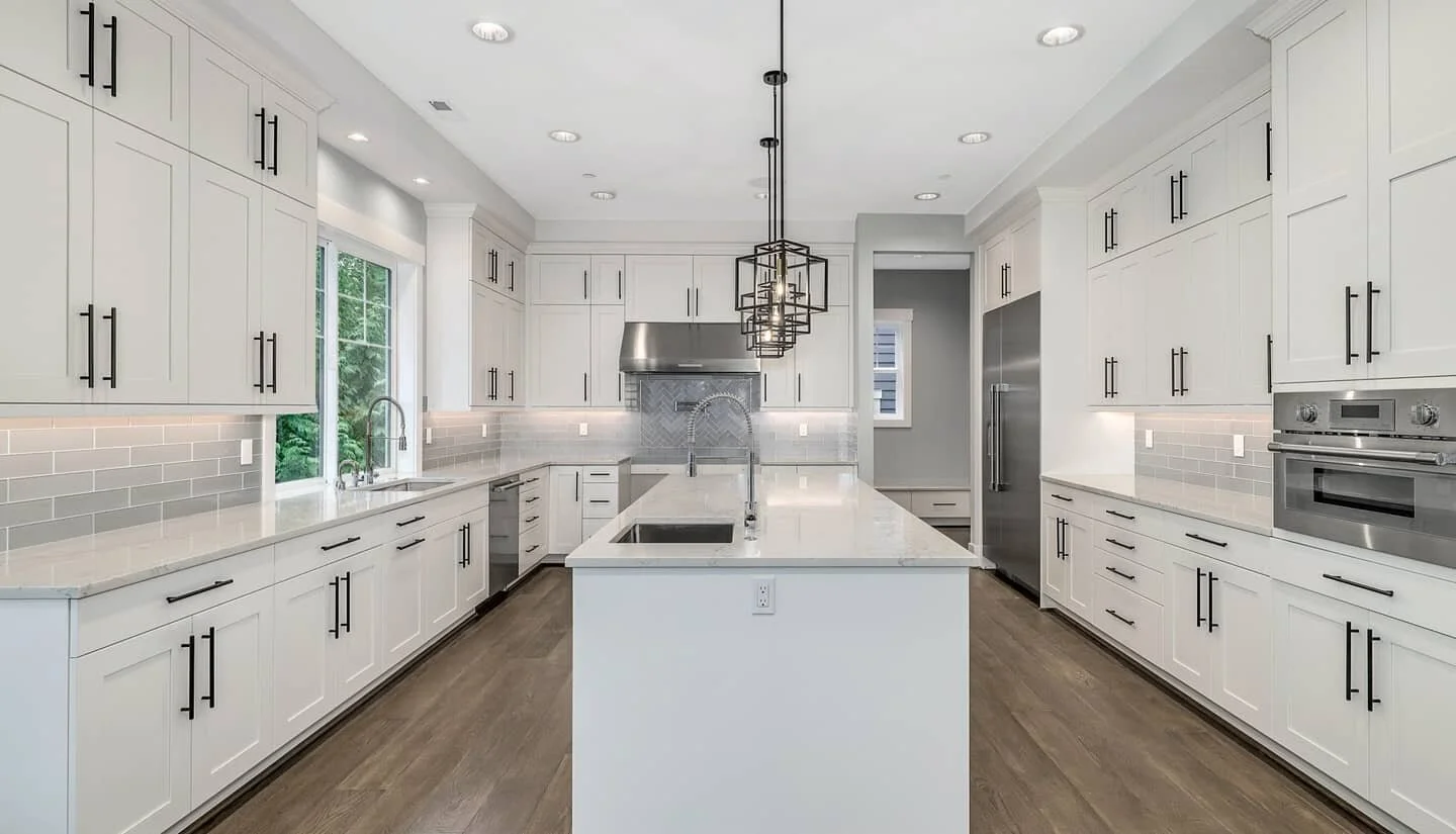I normally don't get to shoot new construction, so getting assigned this job to shoot was pretty cool!

#nwmls #floorplanonline #pnwrealestate #pnwliving #livinginbellevue #bellevuerealestate #bellevue #newconstruction #whitekitchen