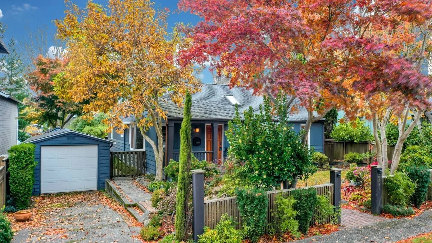 Gotta love fall time in the PNW

#seattlephotographer #seattleliving #seattlerealestate #pnwrealestate #pnwliving #fallinthepnw #rambler