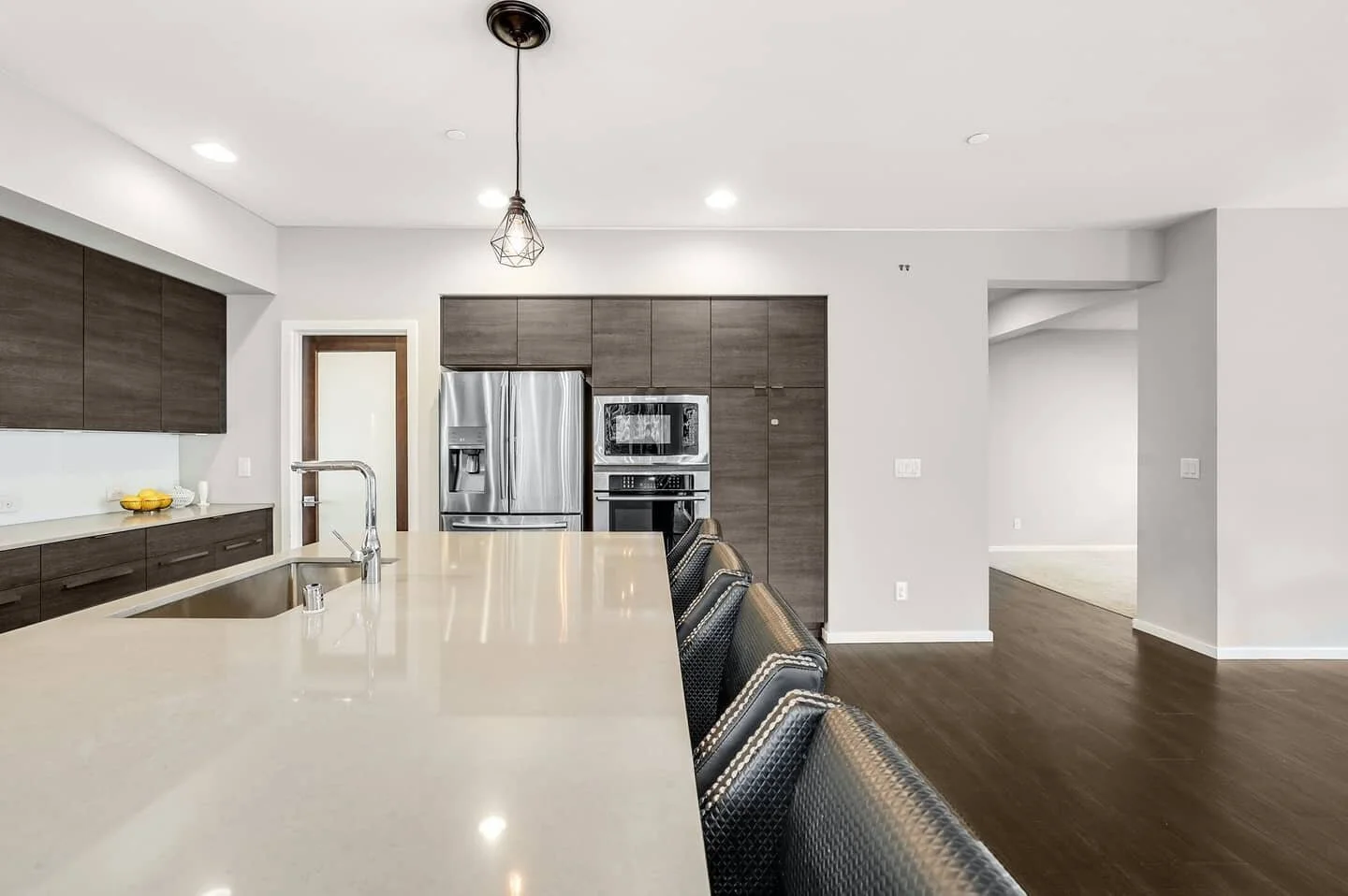 You don't always have to shoot super wide. Angles, zooming in and lower aperture can help with detail shots.

#nwmls #floorplanonline #lynnwoodliving #lynnwoodrealestate #pnwrealestate #pnwliving #rephotography