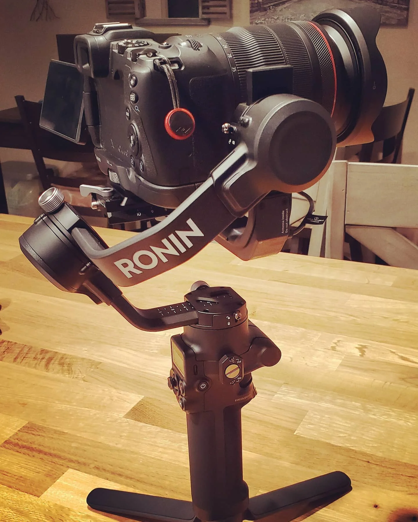 Pretty much all balanced. Might have to do some minor tweaks but time to practice practice practice and then I'll be able to offer video walk through.

#dji #rsc2 #gimbal #video #canon #rf #rf1535f28lisusm #mirrorless #nwmls #floorplanonline #pnwreal