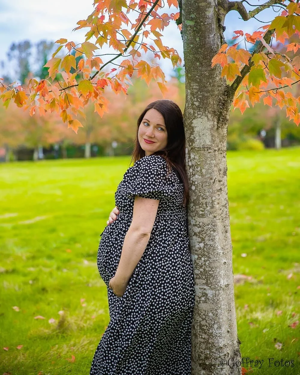 Continuation on the bump photos...

#pnwphotographer #bothellphotographer #localphotographer #maternityphotography #dabump #bumpphoto #love #cute #fall #canon #canoncamera #eosr #mirrorless