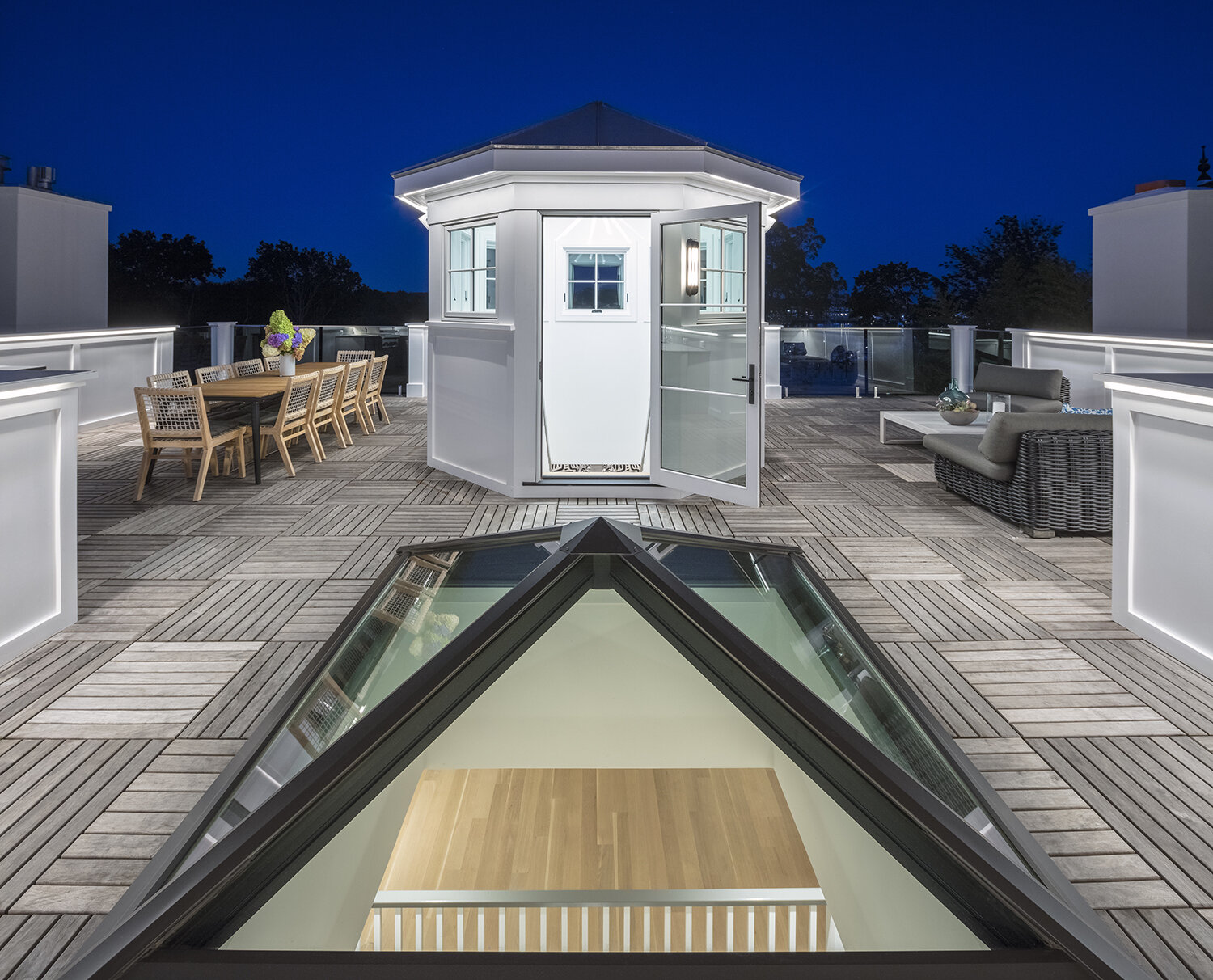 Skylight and HOBI award winning roof top outdoor kitchen. Greenwich, CT