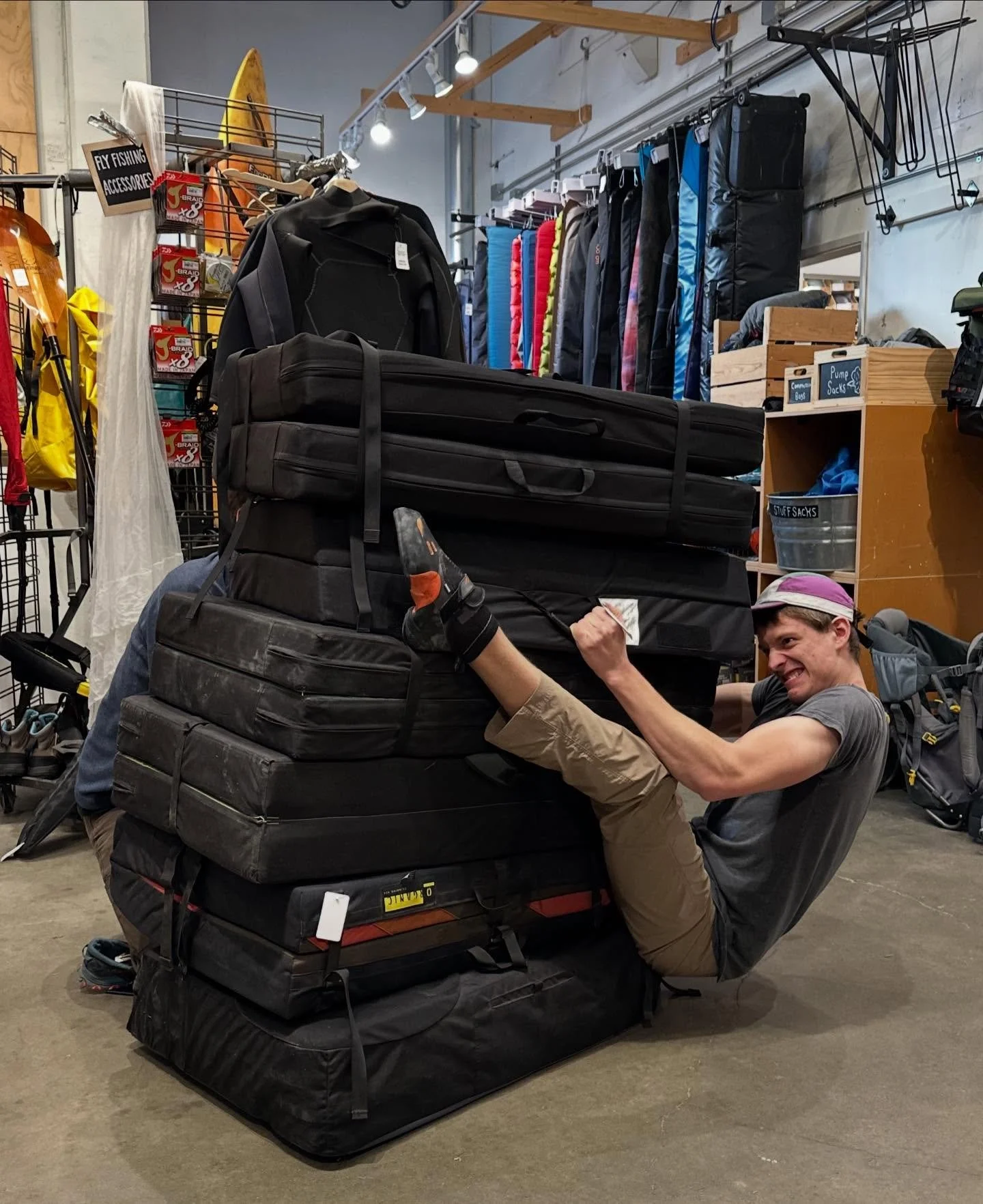 Warm weather got you crashing out??? We got the pads to catch you 🤯🫡

You project might be a V8 but shopping at Wonderland is always a V0 🤩

Mad Rock Shark 2.0 Climbing Shoes (Retail $130) &mdash; WGE $69.99
Metolius Basic Crash Pad (Retail $180) 