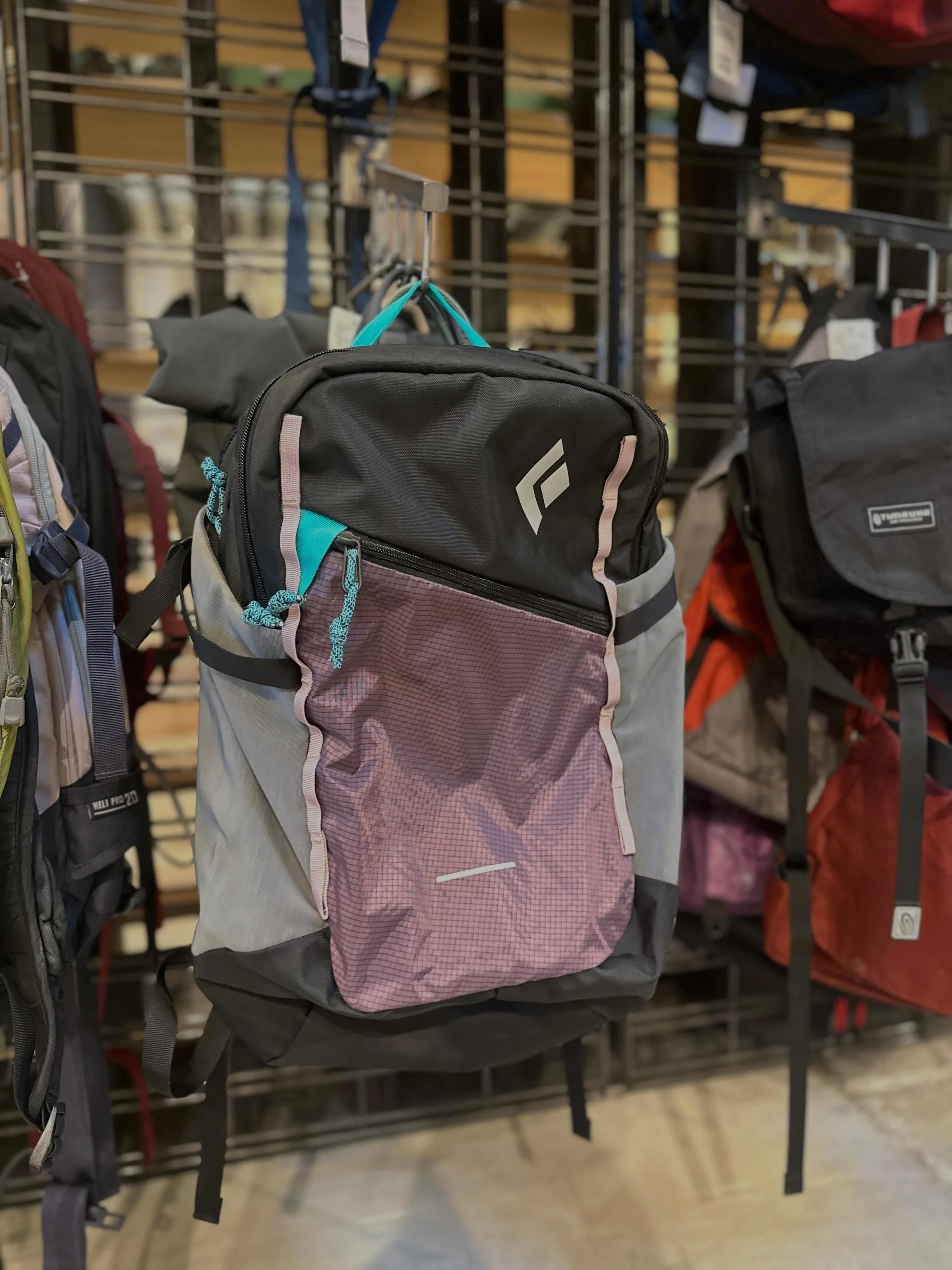 Black Diamond Theorum 30L Day Pack🎒🌲
MSRP: $100
WGE Price: $49.99