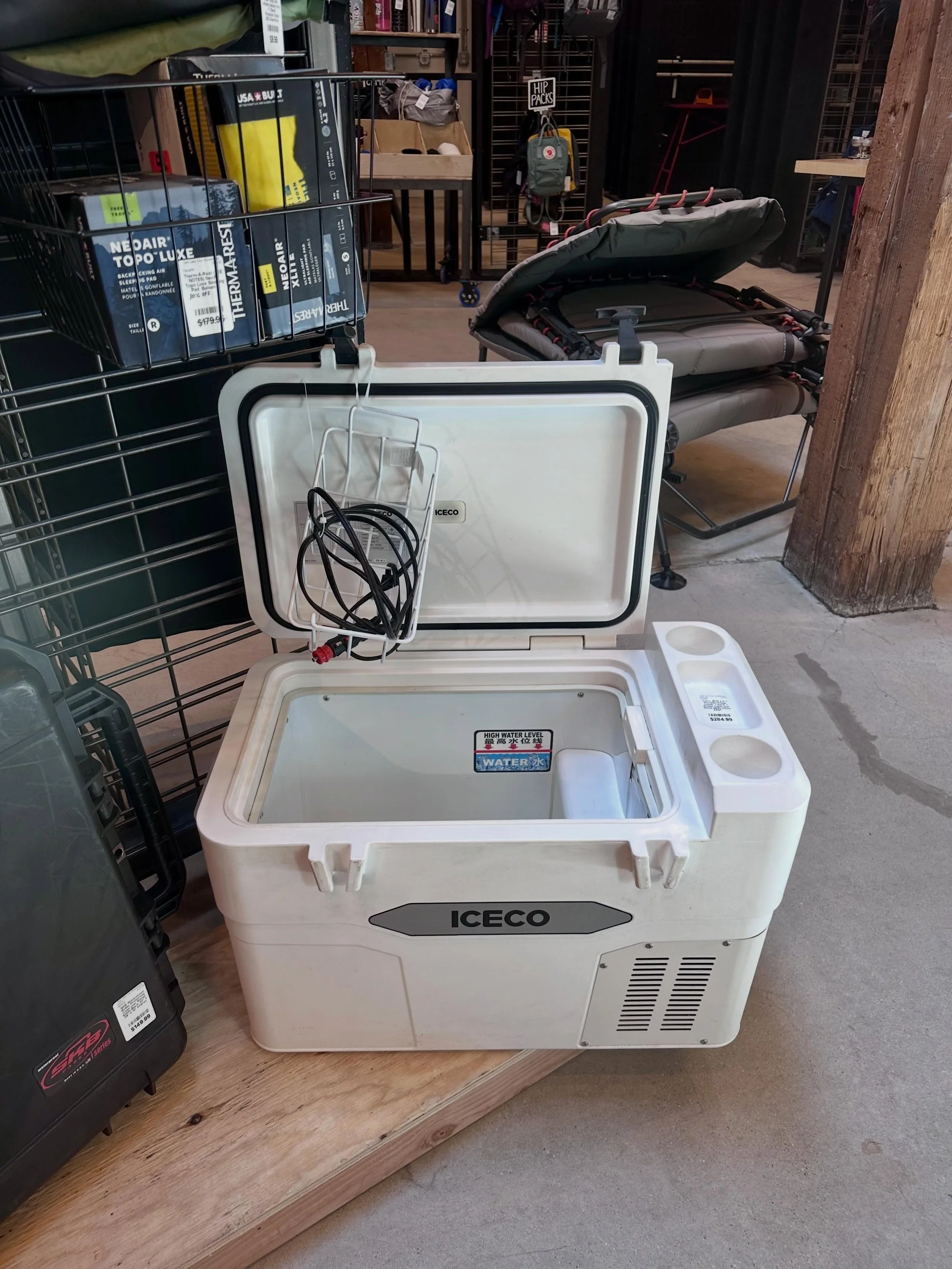 Iceco JP42 3 in 1 Portable Fridge Cooler + Rack + Power Cable 🆒❄️🧊
MSRP: $600
WGE Price: $284.99