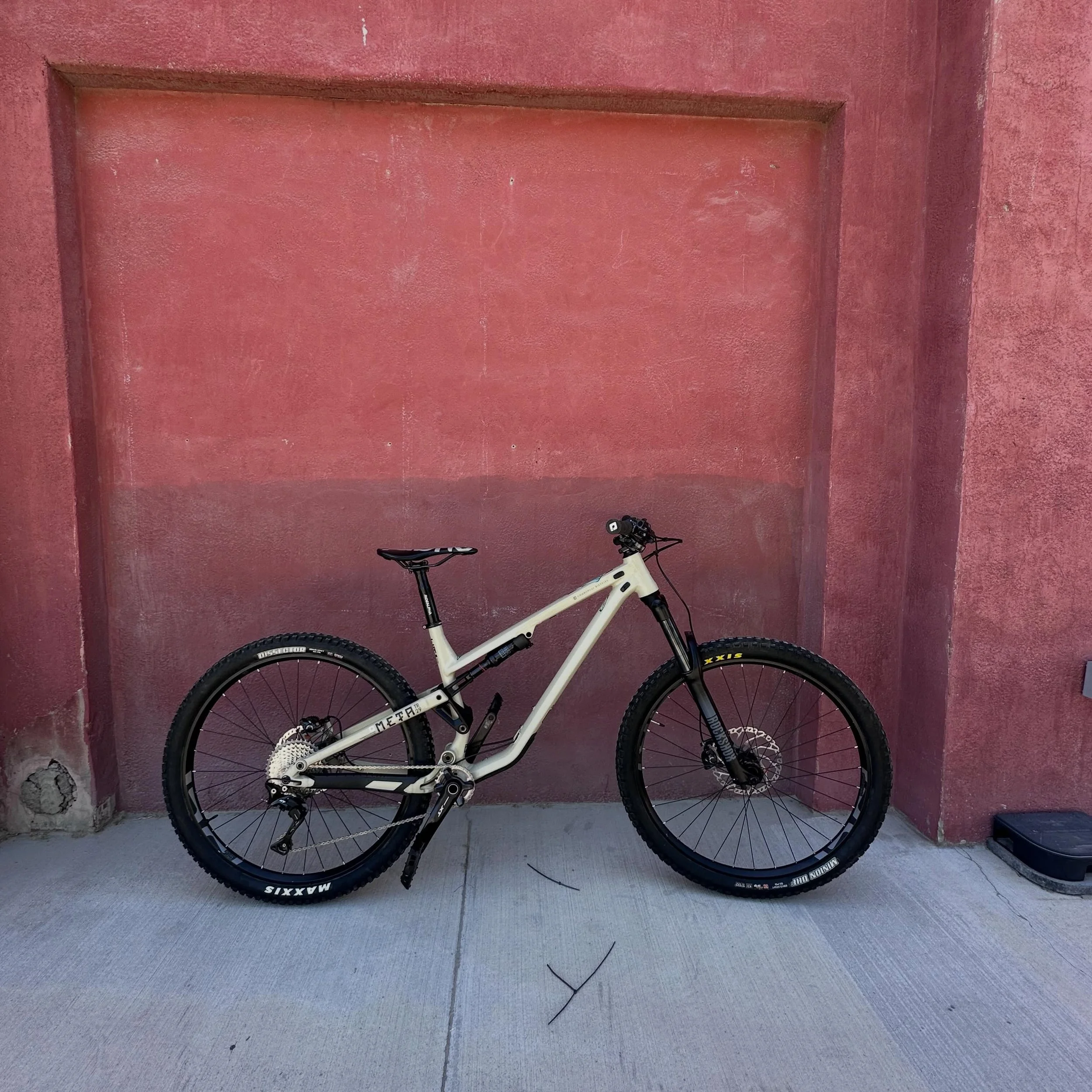 Commencal META TR 29in Mountain Bike + Shimano XT 11 Groupset ~ Size Large 🤘🏼✨
MSRP: $2,870
WGE Price: $1,049.99