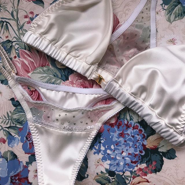 Happy Monday ✨ sweet dainty white set for the most gorgeous bride around! #handmade #intimates
