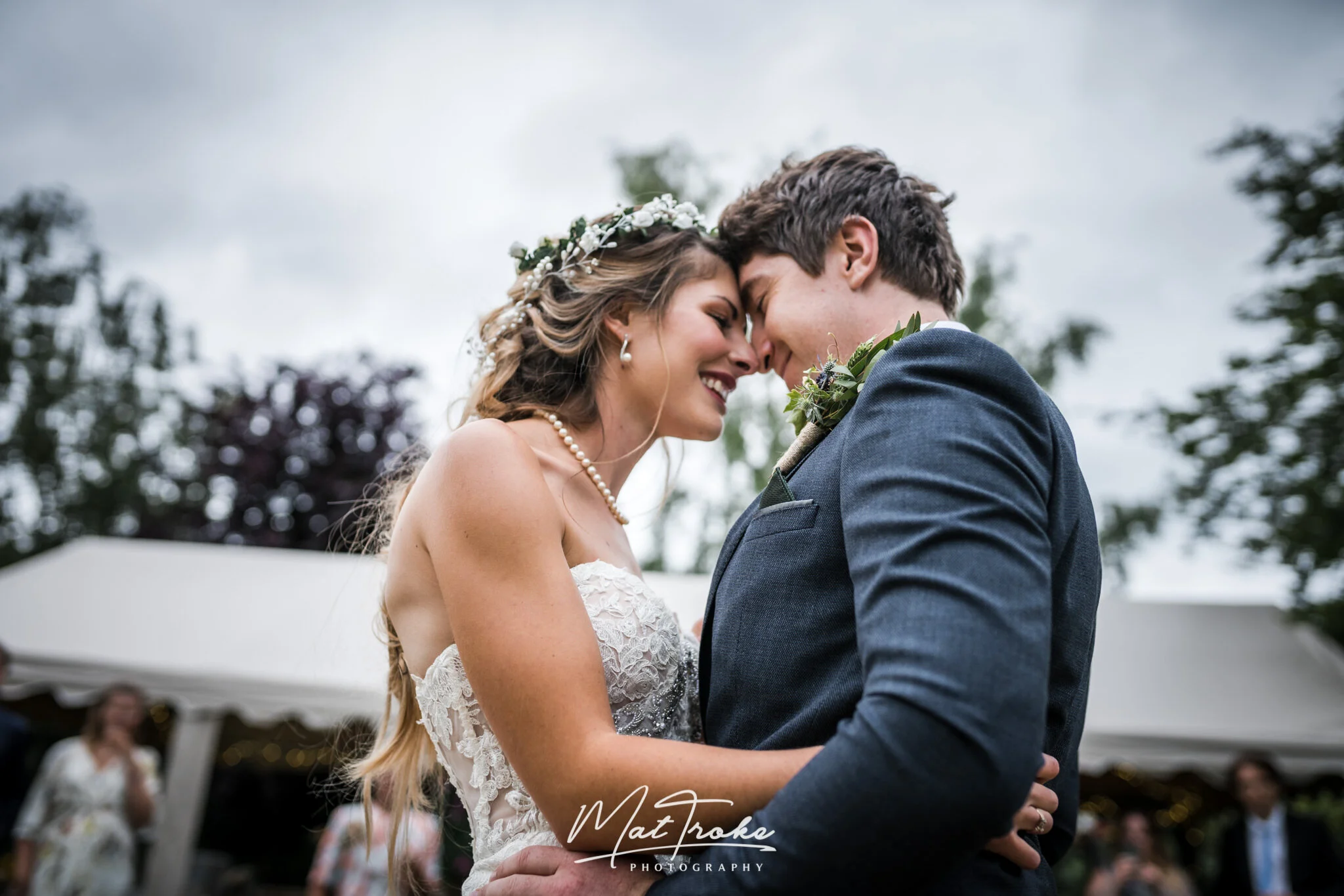 romantic-first-dance-pandemic-coronavirus-top-ten-tips-ideas-coronavirus-face-masks-marriage-ceremony-mat.troke.photography.wedding.photography