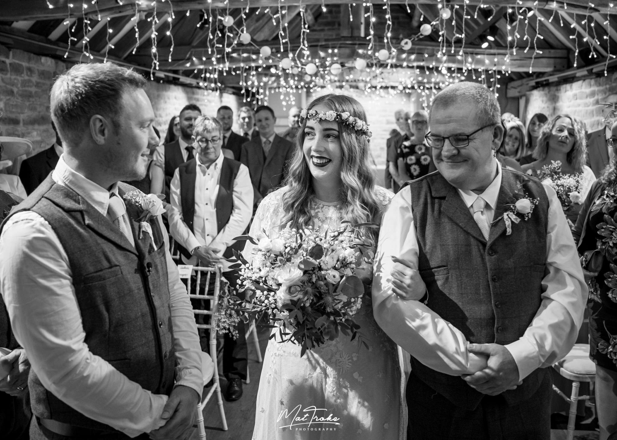 barn.wedding.ceremony.ideas.photographer.near.me.chesterfield.derby.sheffield.relaxed (5).jpg