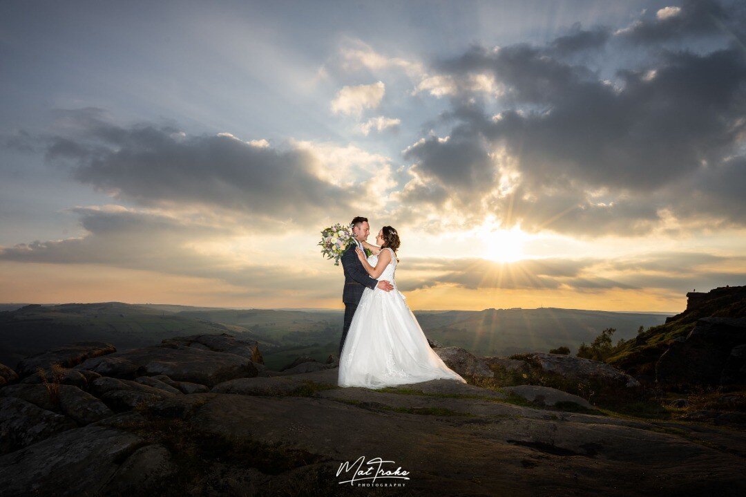 Congratulations to Abi &amp; Lee... an absolutely gorgeous day yesterday at @WeddingsonPuddingPieHill 

We spotted this amazing golden hour sunset kicking off around 9pm and with Curbar edge just ten minutes away we bundled Abi into the back of my ca