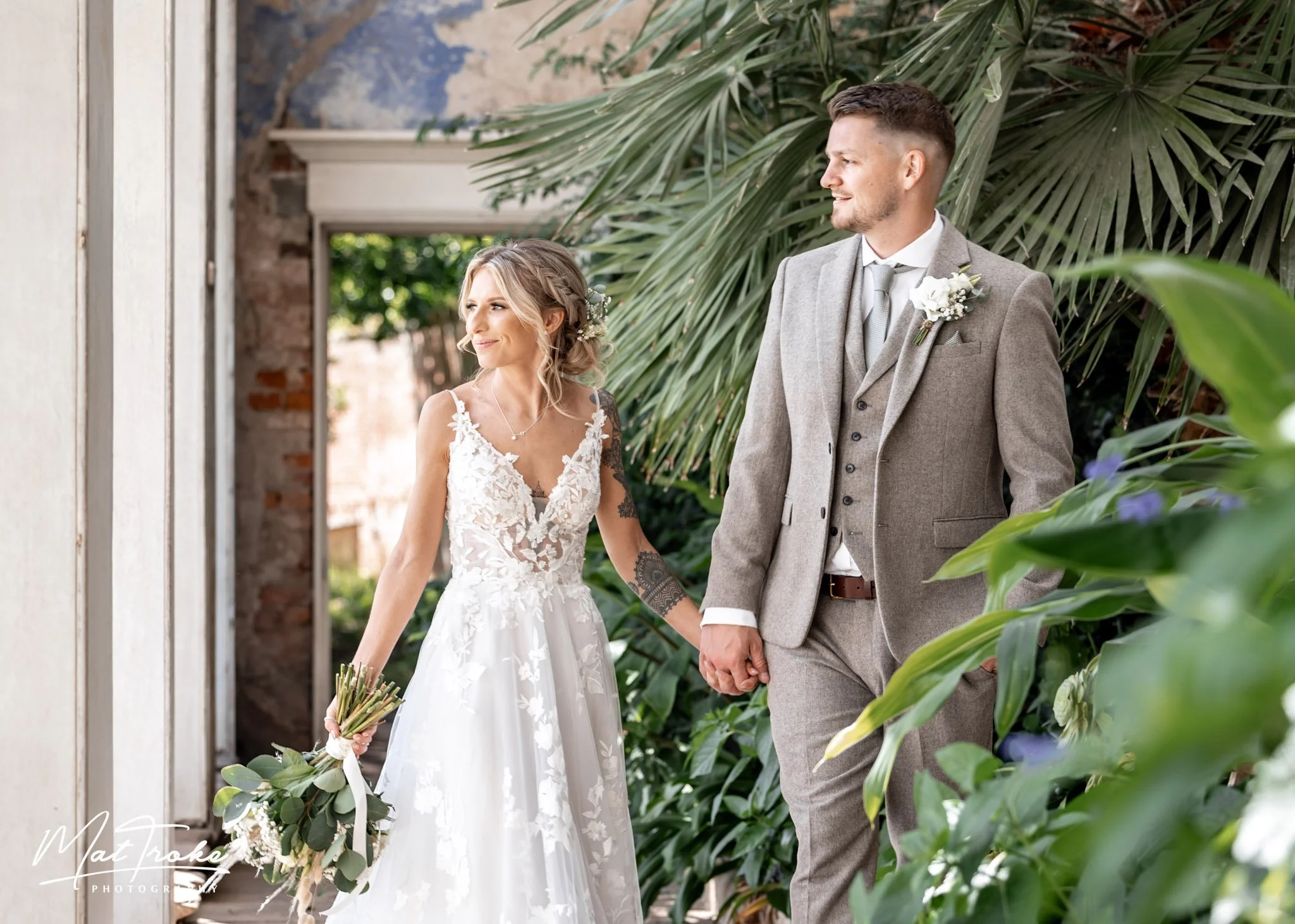 Hollie and Liam Calke Abbey Summer Wedding