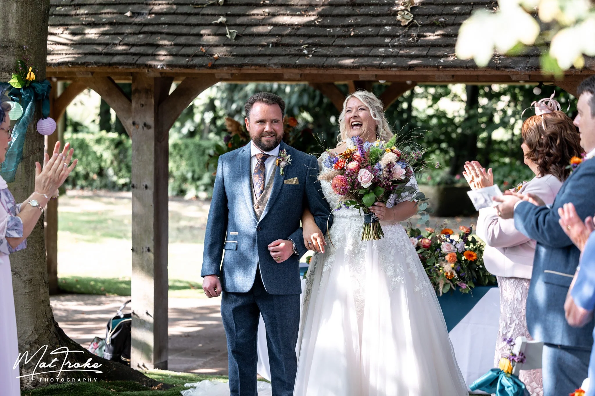 ye-old-bell-wedding-photography-relaxed-25.jpg
