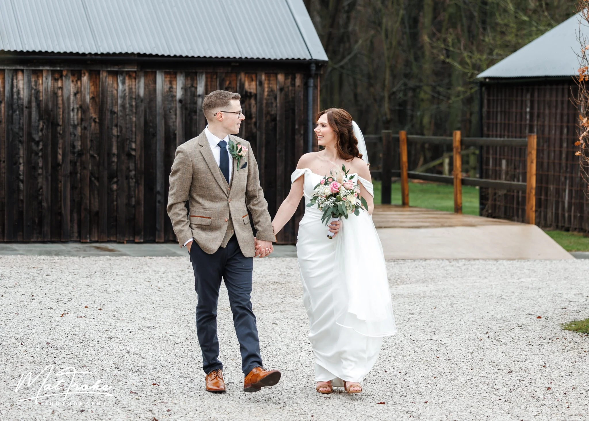 hazel.gap.barn.wedding.photography-30.jpg