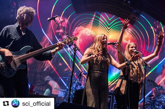 Sitting in with @sci_official last night @electric_forest festival was a sweet sweeeeet dream!! ・・・
❤️🧡💛💚💙💜 #Love 👯&zwj;♀️ @shooktwins🌲⚡️ @electric_forest 📸: @onthedlphoto