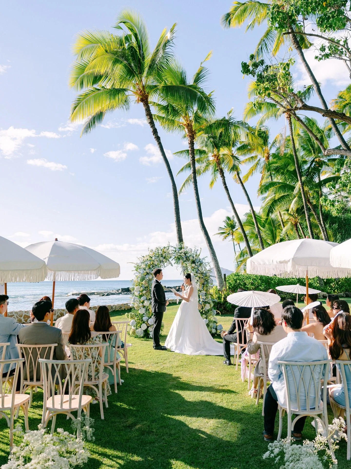 Lanikuhonua&rsquo;s breathtaking oceanfront views, swaying palm trees, and golden sunshine created the perfect setting for J &amp; D&rsquo;s dreamy celebration.

From the oyster shell place cards to the elegant long table adorned with lush floral arr