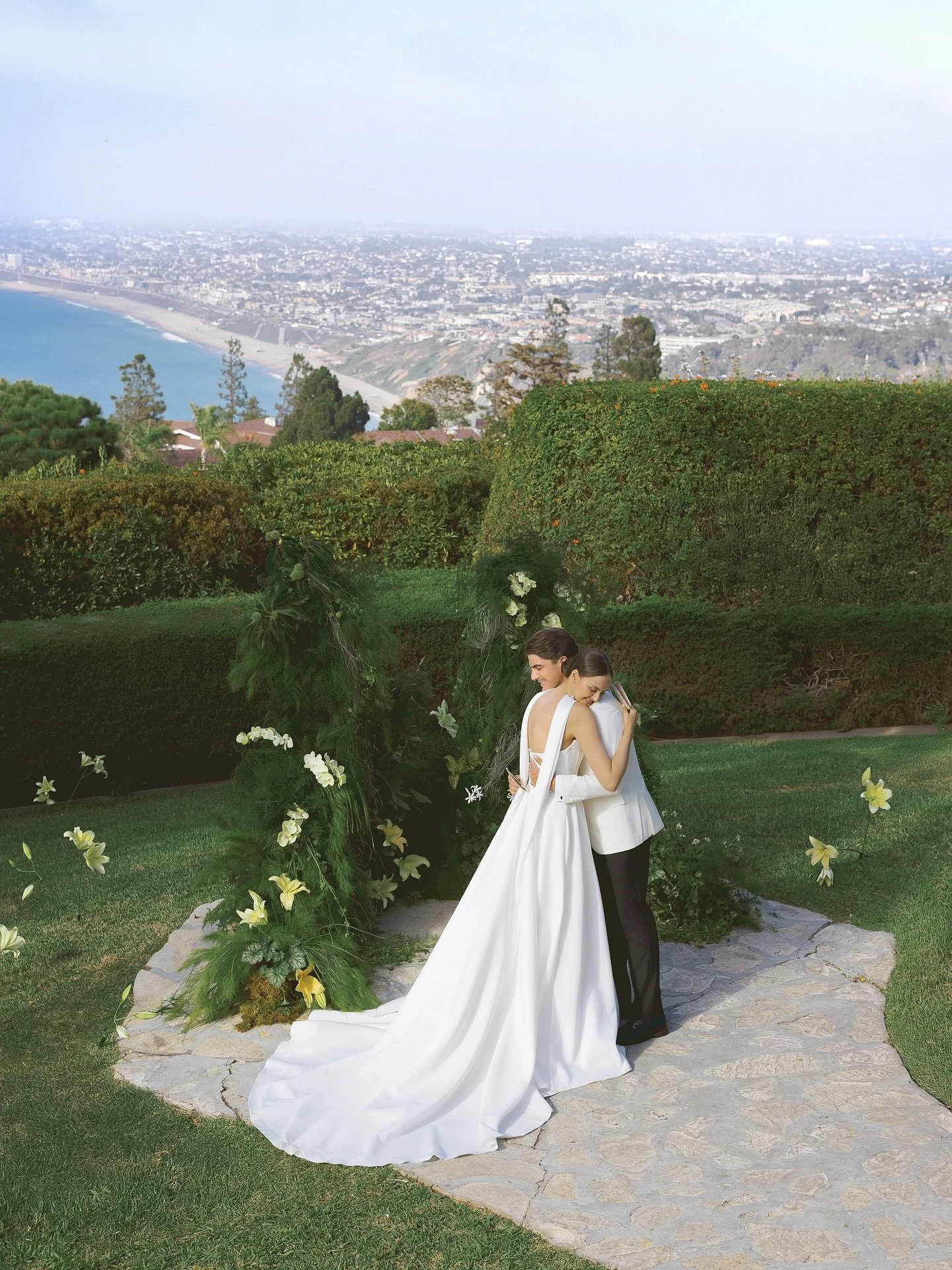 We had the pleasure of photographing at the stunning La Venta Inn, a historic Spanish Revival villa nestled on the hills of South Los Angeles, surrounded by ocean breeze and timeless charm. 

From the ceremony lawn, you can overlook the entire Pacifi