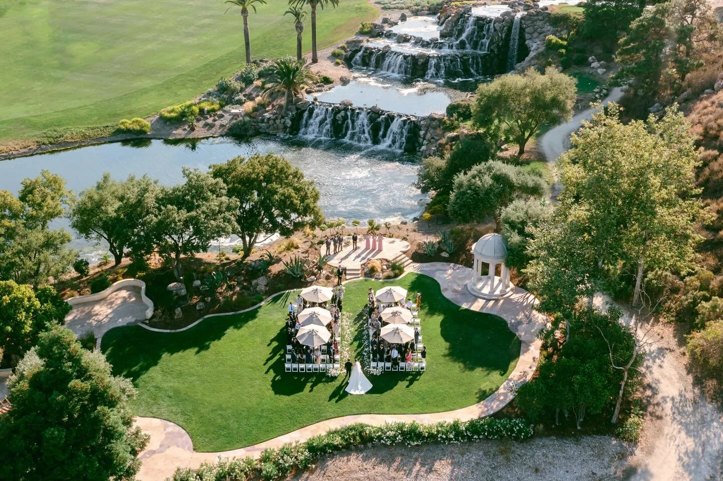 Nestled among rolling hills and cascading waterfalls, Silver Creek Valley Country Club set the most breathtaking stage for D &amp; N&rsquo;s wedding day.

The light, the landscape, the stillness &mdash; everything felt effortlessly beautiful.

And in