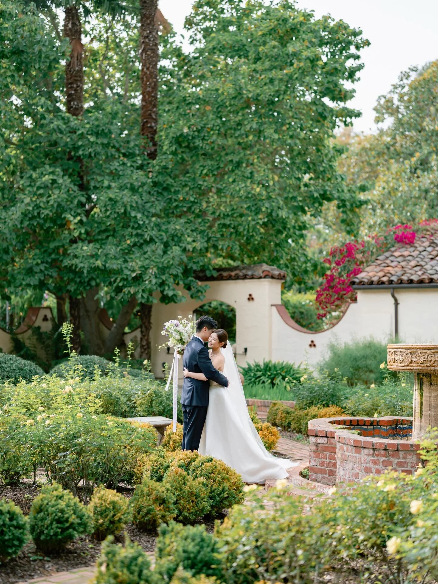 An intimate garden wedding at beautiful Allied Arts Guild, wrapped in soft light, gentle rain, and so much love. 💕

Even under a cloudy sky, every moment felt warm and full of heart.

During the ceremony, their sweet pup Udon walked down the aisle w
