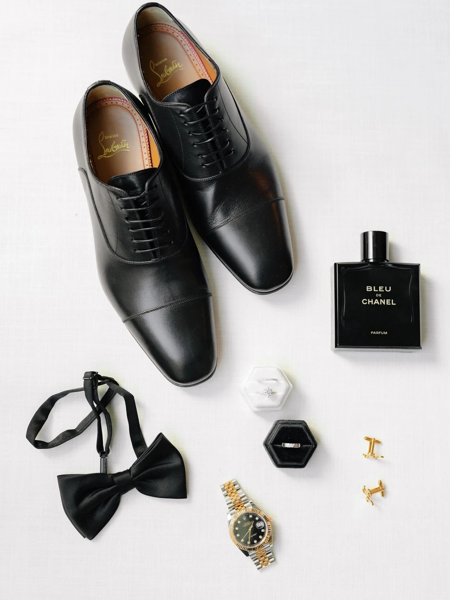 🤵Groom details matter too.

Every custom piece was chosen with intention &mdash;
little details that made him feel special and will forever remind him of this day.

#groomgettingready #groomflatlay #sanfranciscoweddingphotographer #flatlaydetails