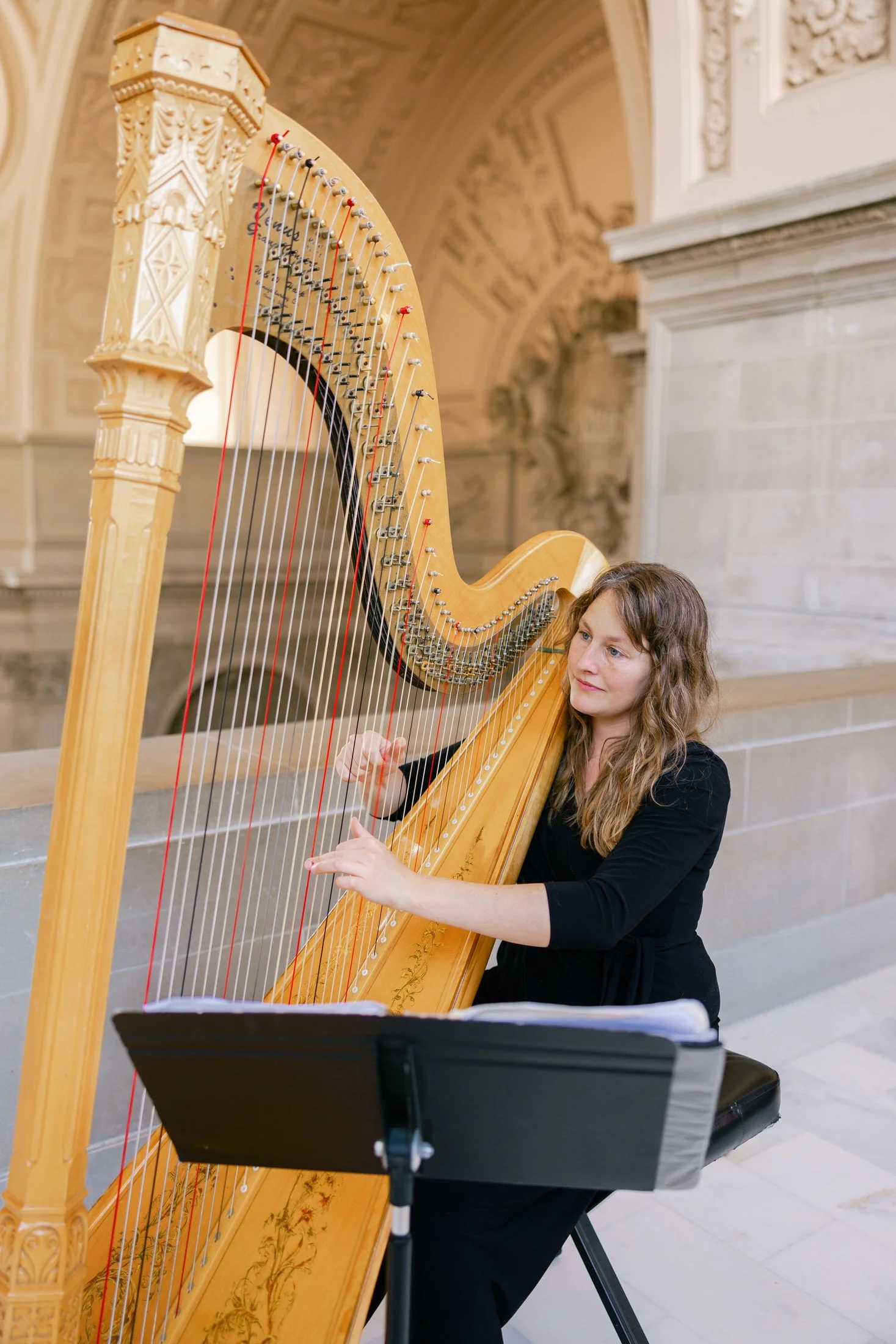 Live harp music at a San Francisco City Hall wedding, photographed by Vivi Lin Photography