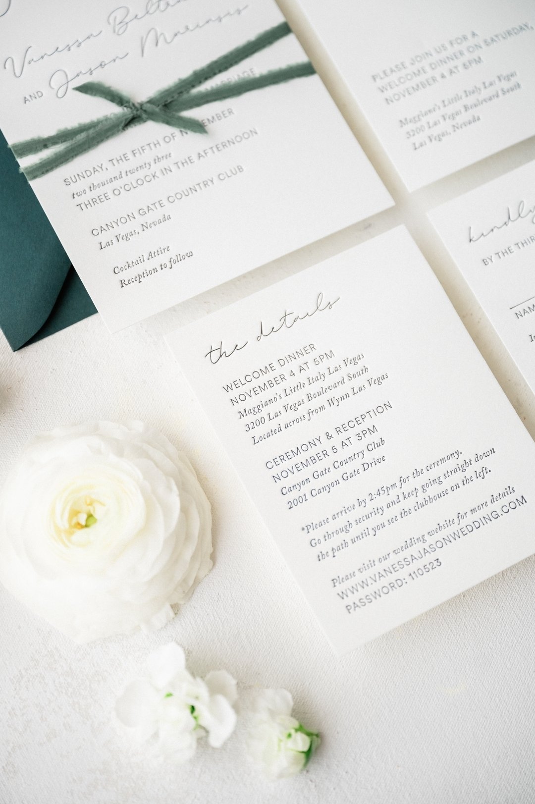 A classic design paired with beautiful, silk ribbon from @stellawolfeco