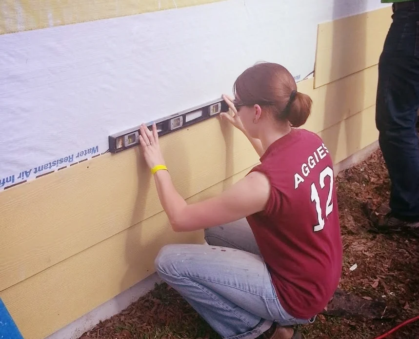 Leveling siding.jpg