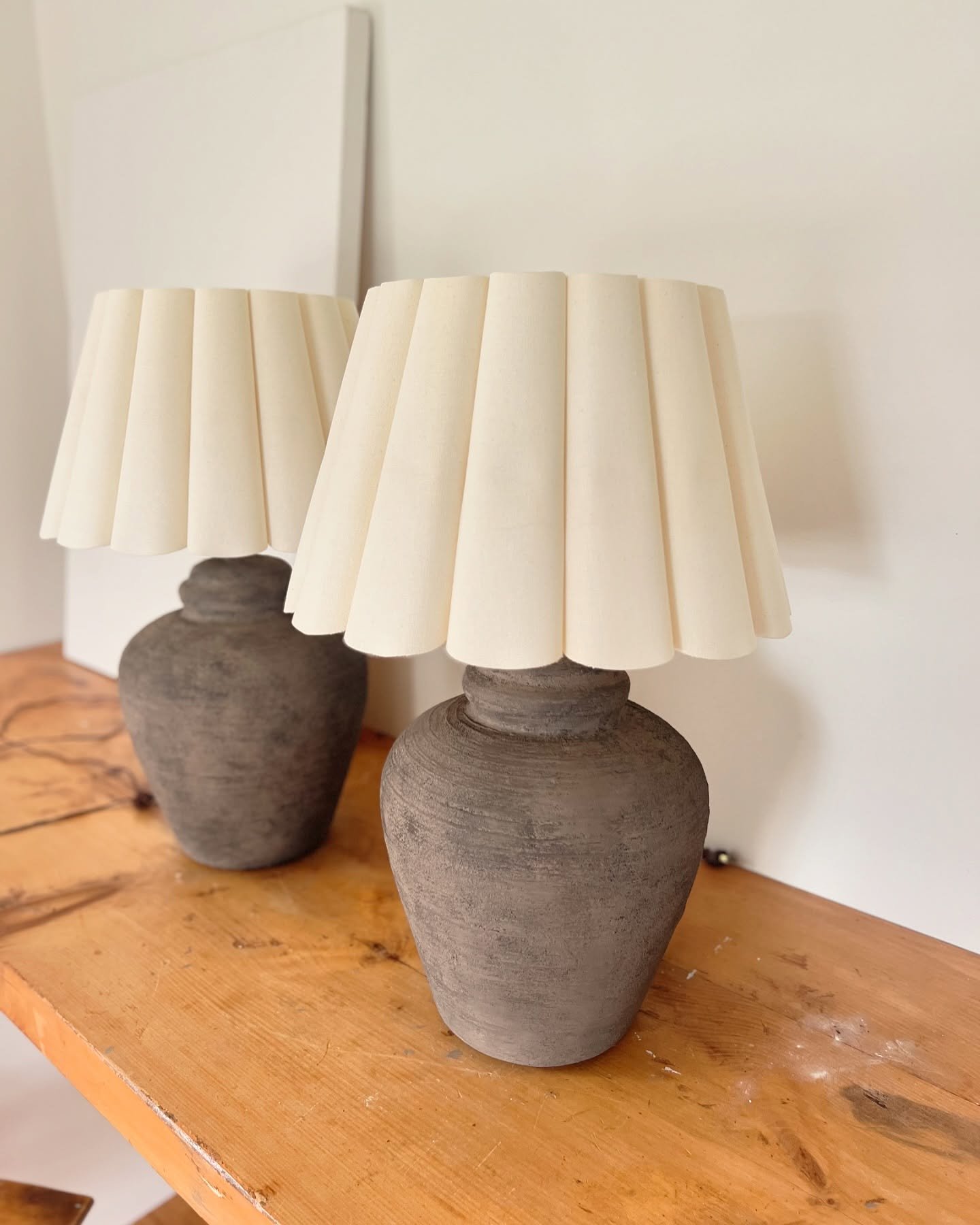 I&rsquo;m amazed at how good this lamp makeover turned out!! 

I&rsquo;ve never done a diy project like this before, so I went through a couple weeks of research and overthinking. But after I got over that hump, I just experimented and had fun. 

Sup