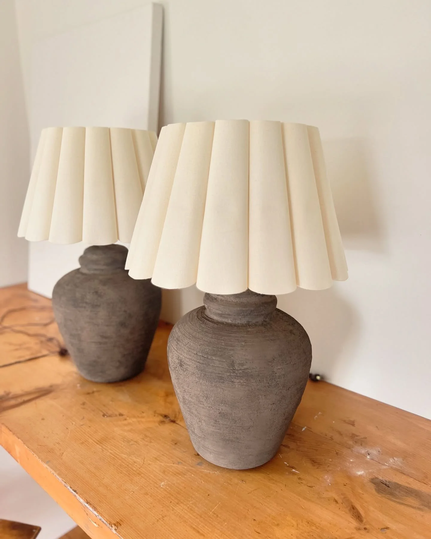 I&rsquo;m amazed at how good this lamp makeover turned out!! 

I&rsquo;ve never done a diy project like this before, so I went through a couple weeks of research and overthinking. But after I got over that hump, I just experimented and had fun. 

Sup