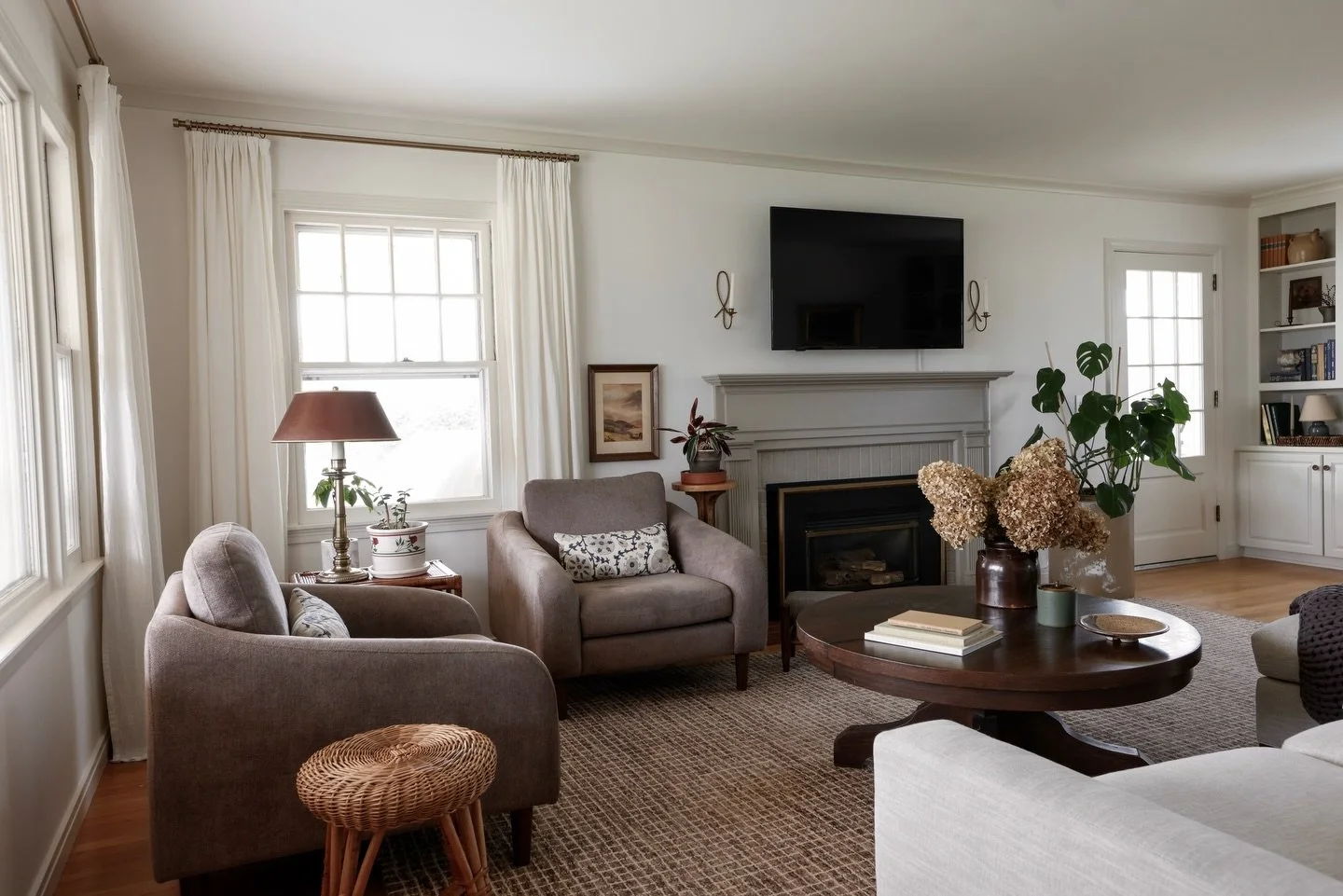 My happy place. 

When we toured our house 2 years ago, the moment I stepped into the living room and looked out the picture window, I saw the lake in the distance and I knew this was home. I audibly said &ldquo;uh oh, I like this place.&rdquo;

This