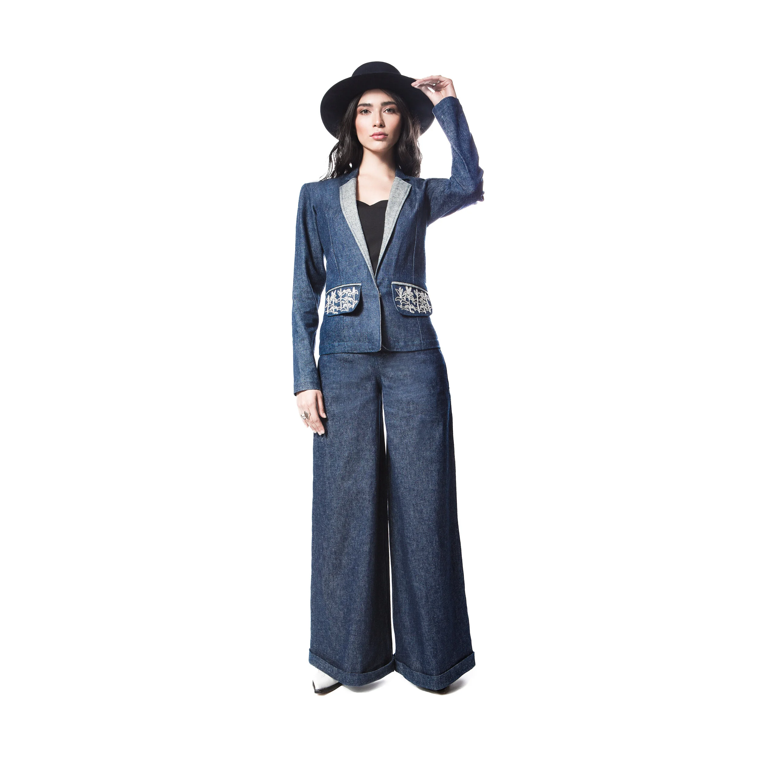 Amor & Rosas FW 19 Ecom _Q4A1989-Edit.jpg